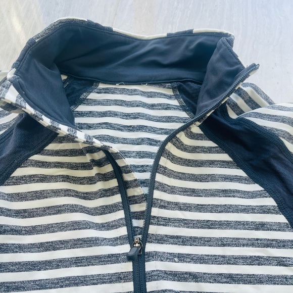 Beautiful Lululemon half zip form fitting long sleeve sweater pullover. Size 6 - Picture 2 of 5